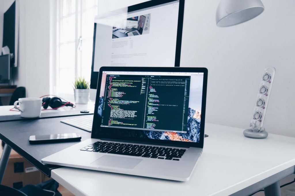 そもそもプログラミングで作られているWebサービスとは？