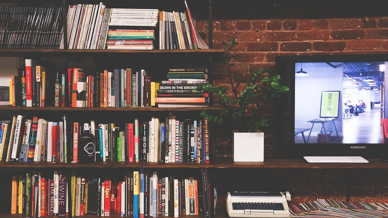 プログラミングで稼ぐコツを覚えよう！副業にも役立つ