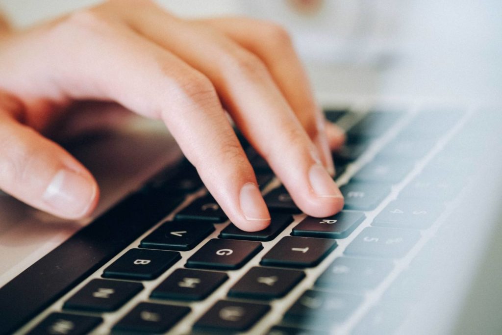 プログラミングの勉強に大切なアルゴリズムとは？その関係性と種類