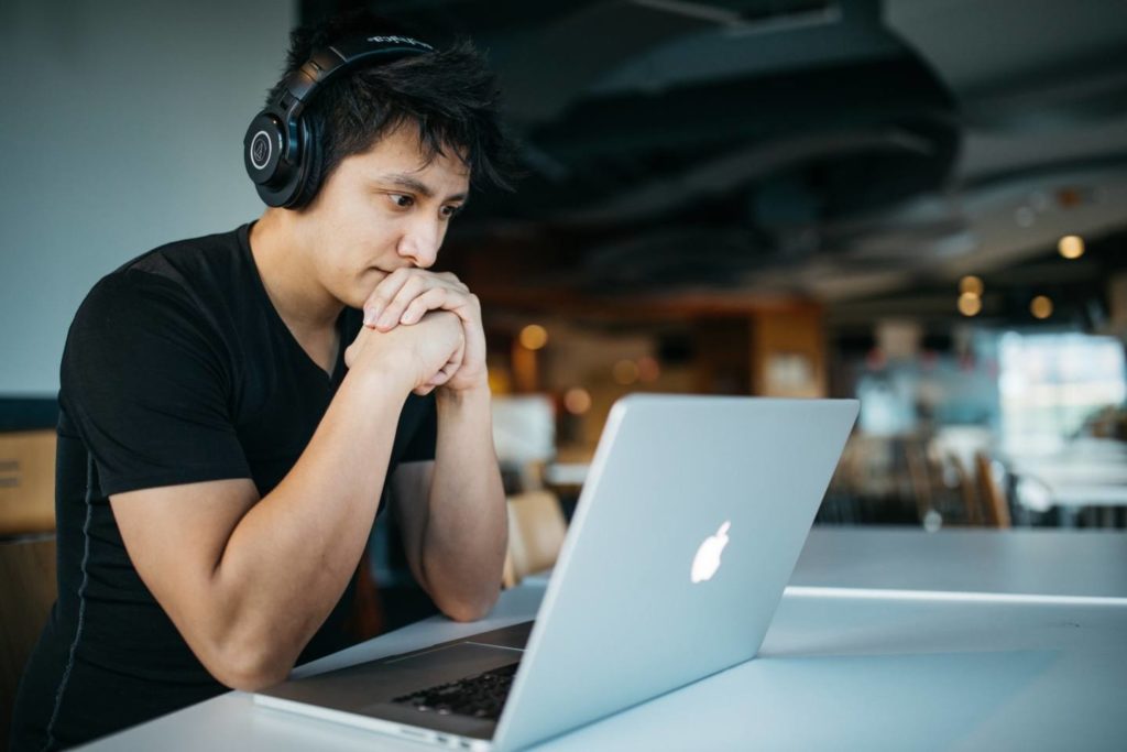 プログラミングの基礎の基礎！そもそもプログラミングとは？