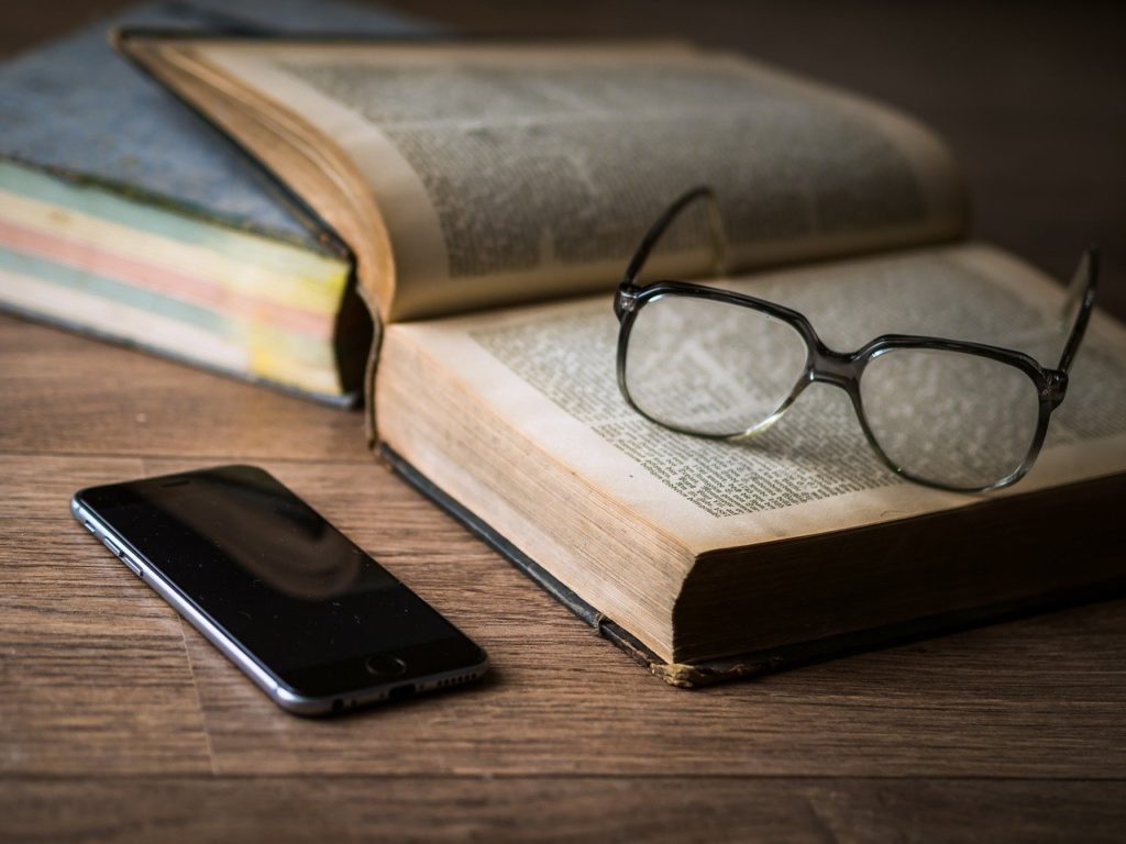 フリーランスにおすすめの本を読んで収入を安定させよう