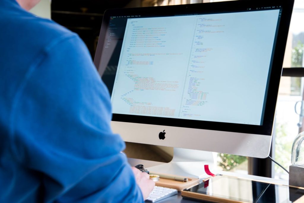 プログラミングの独学だけで就職・転職は難しい