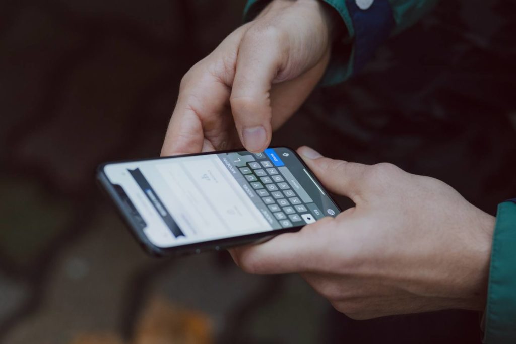 手軽にプログラミング学習をするならスマホもおすすめ！
