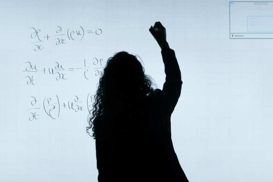プログラミングの本質とは？数学との関係を理解しよう
